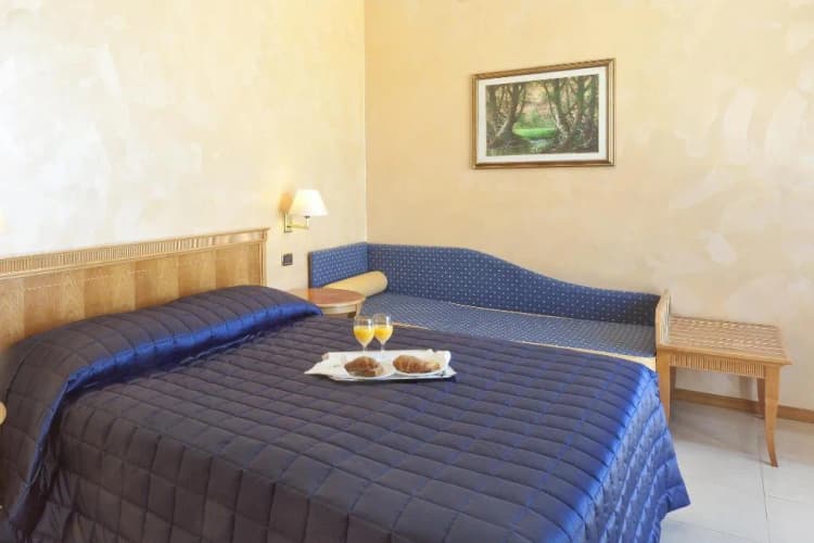 DOUBLE SEA VIEW Room, Grand Hotel Moon Valley, Naples