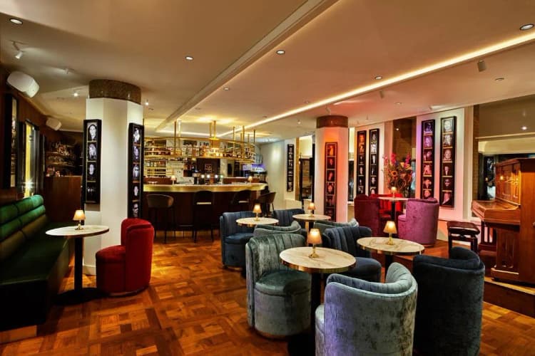 Bar, Clayton Hotel Amsterdam American, Amsterdam