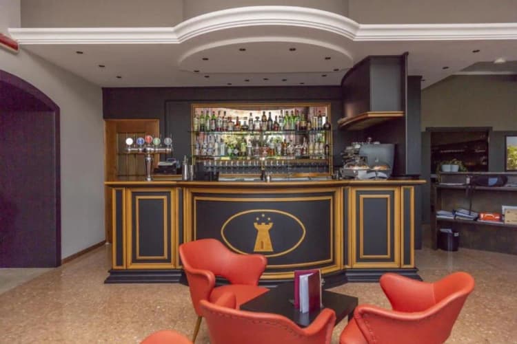 Bar, Della Torre, Milan