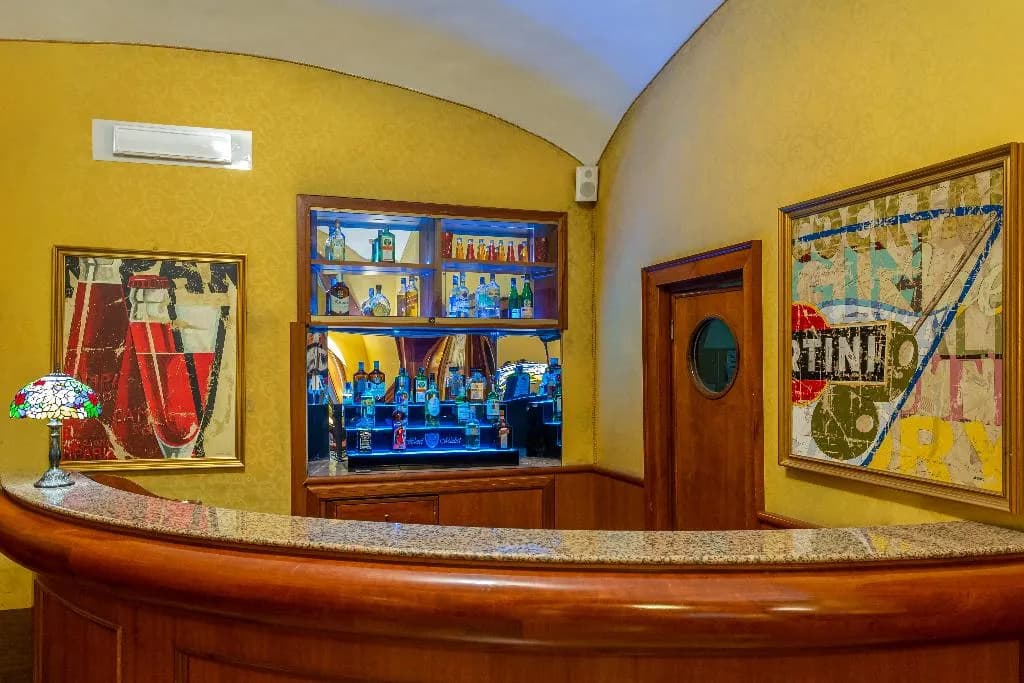 Bar, Medici, Rome