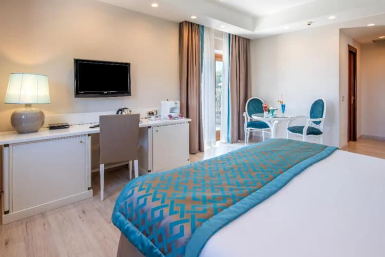 DOUBLE DELUXE GARDEN VIEW Room, Nastro Azzurro Resort, Naples