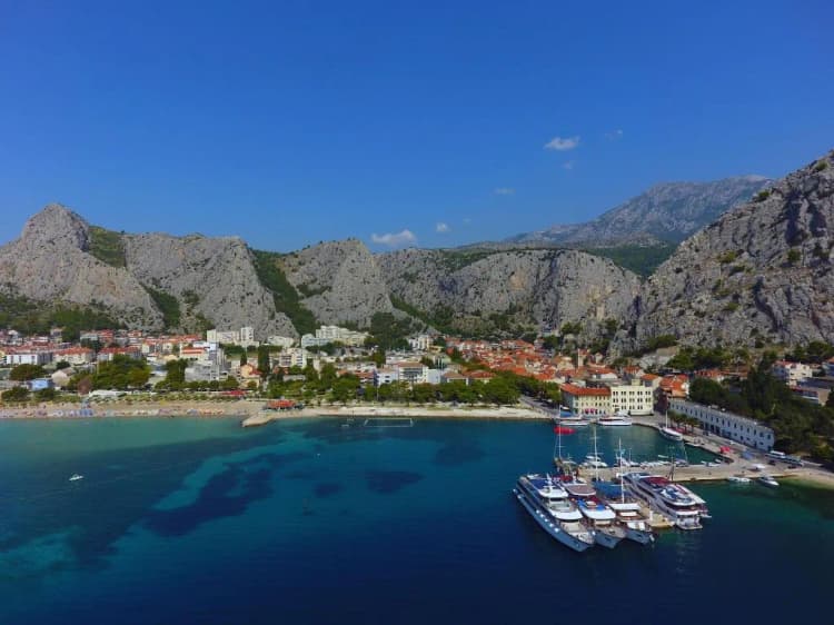 Beach, Inn By The River, Split