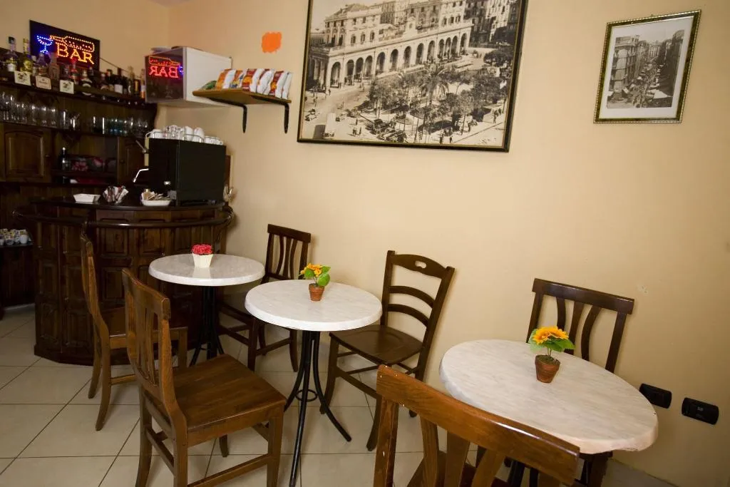 Bar, Cine Holiday, Naples