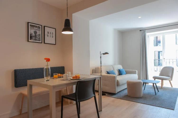 APARTMENT CAPACITY 4 TWO BEDROOMS Room, MH Apartments Central Madrid, Madrid