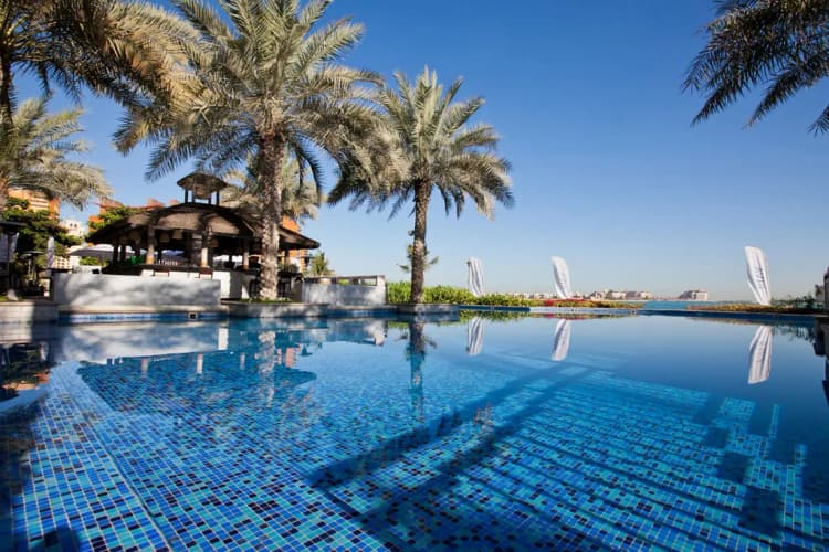 Beach, Movenpick Hotel Jumeirah Lakes Towers, Dubai