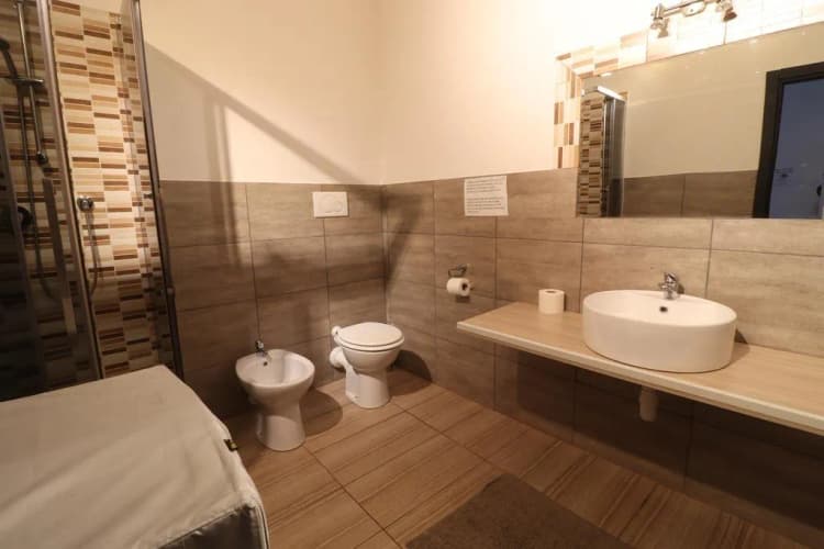 DOUBLE ECONOMY WITH SHARED BATHROOM Room, Guest House Minas, Milan
