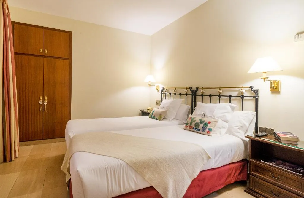Double or Twin ECONOMY Room, Andria, Costa Brava