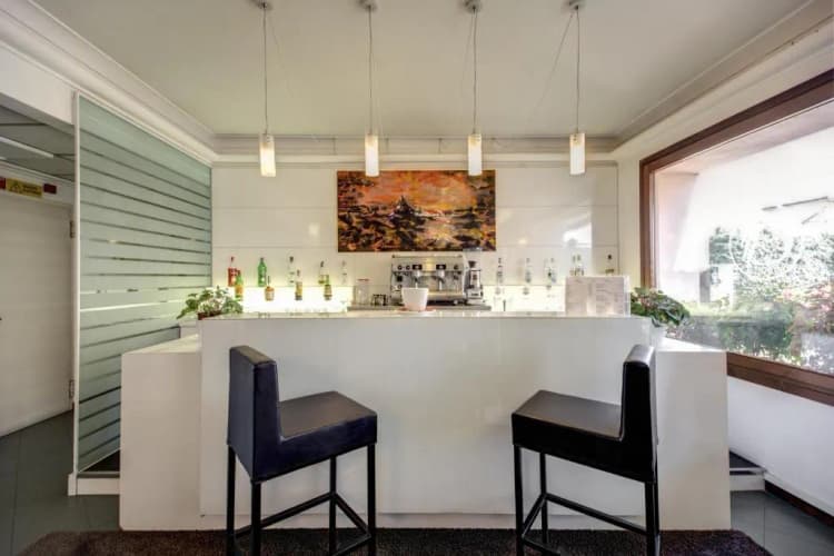 Bar, Alba, Rome