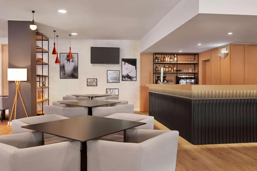 Bar, Ramada by Wyndham Valencia Almussafes, Valencia