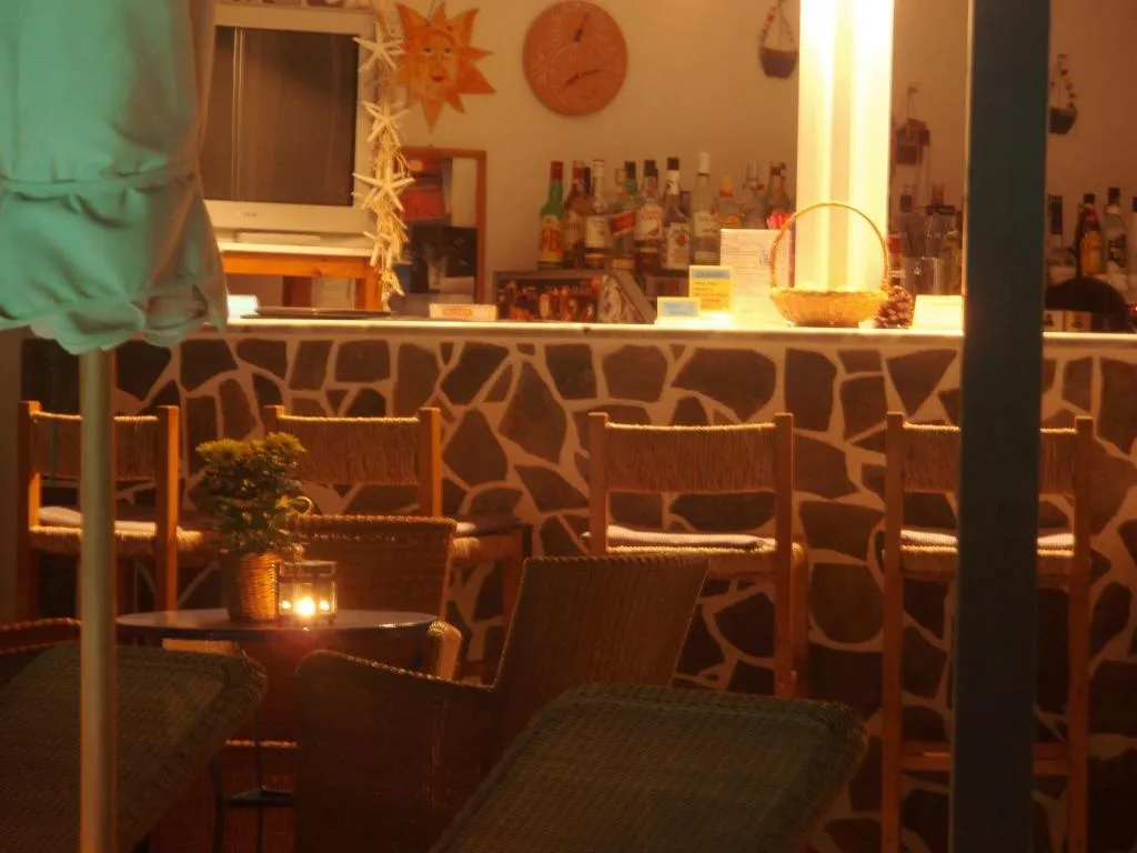 Bar, Matina, Santorini