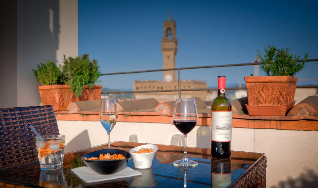 Bar, Torre Guelfa Palazzo Acciaiuoli, Florence