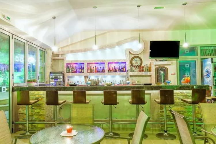 Bar, Anna Maria Paradise, Halkidiki