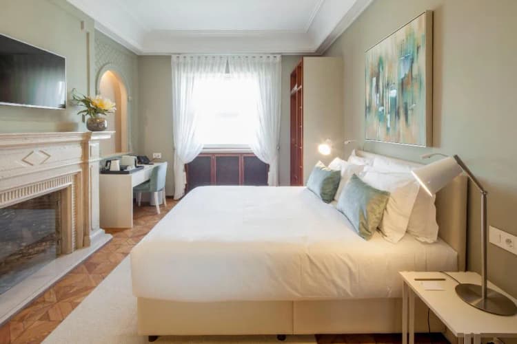 DOUBLE DELUXE Room, Luzeiros Suites, Lisbon