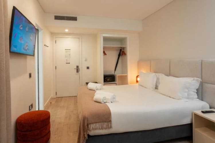 DOUBLE KING SIZE BED Room, Next Level Premium Hotels, Lisbon