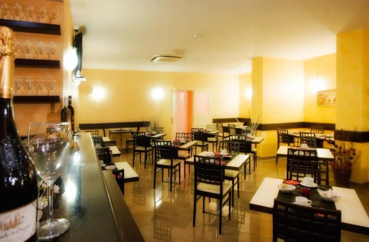 Bar, Bright, Rome