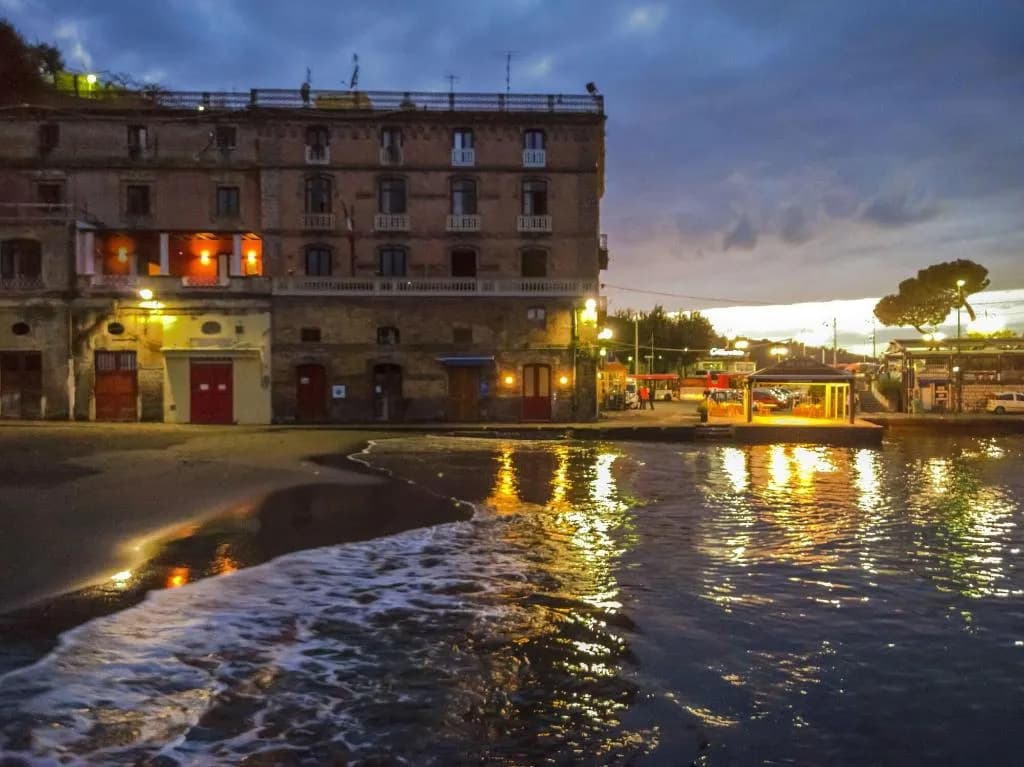 Beach, Yacht Club Capo Cervo Suites, Naples
