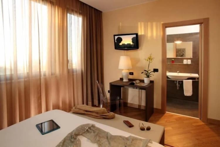 APARTMENT STANDARD Room, Villa Mercede, Rome