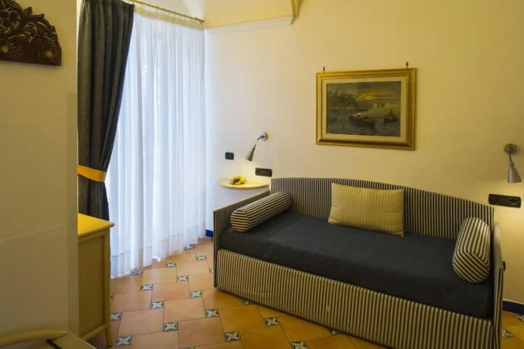 DOUBLE QUEEN SIZE BED Room, Bellevue, Naples