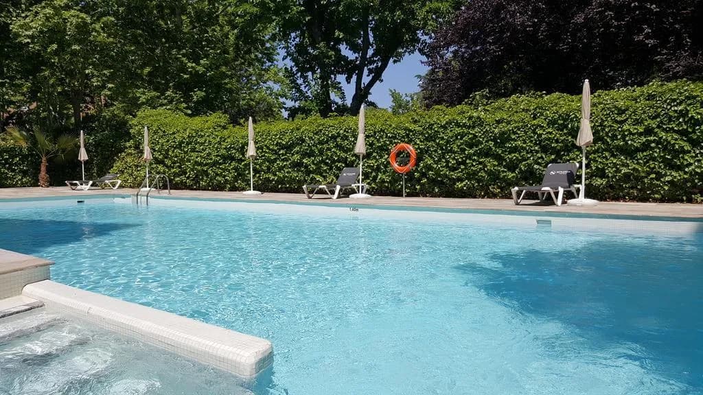Pool, Senator Barajas, Madrid